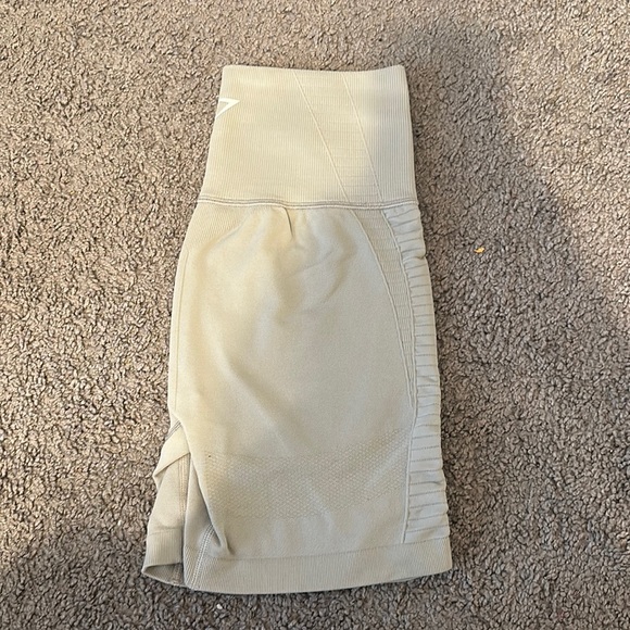 GYMSHARK ENERGY SHORTS - Picture 2 of 4